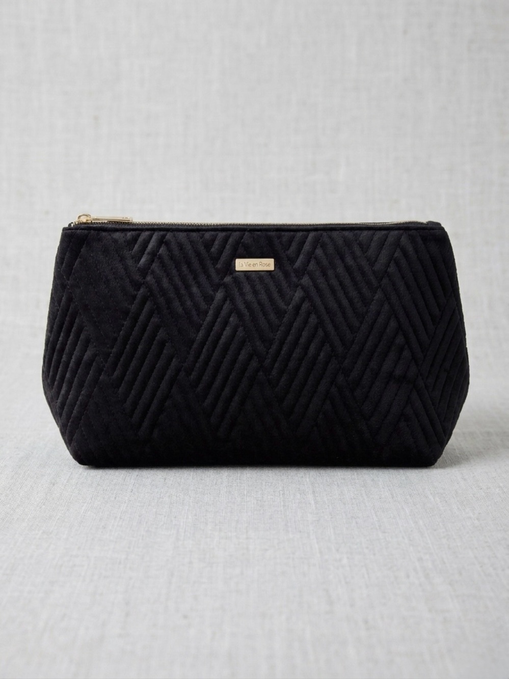 🌼2/30$ La Vie En Rose Black Quilted Velvet Cosmetic Pouch